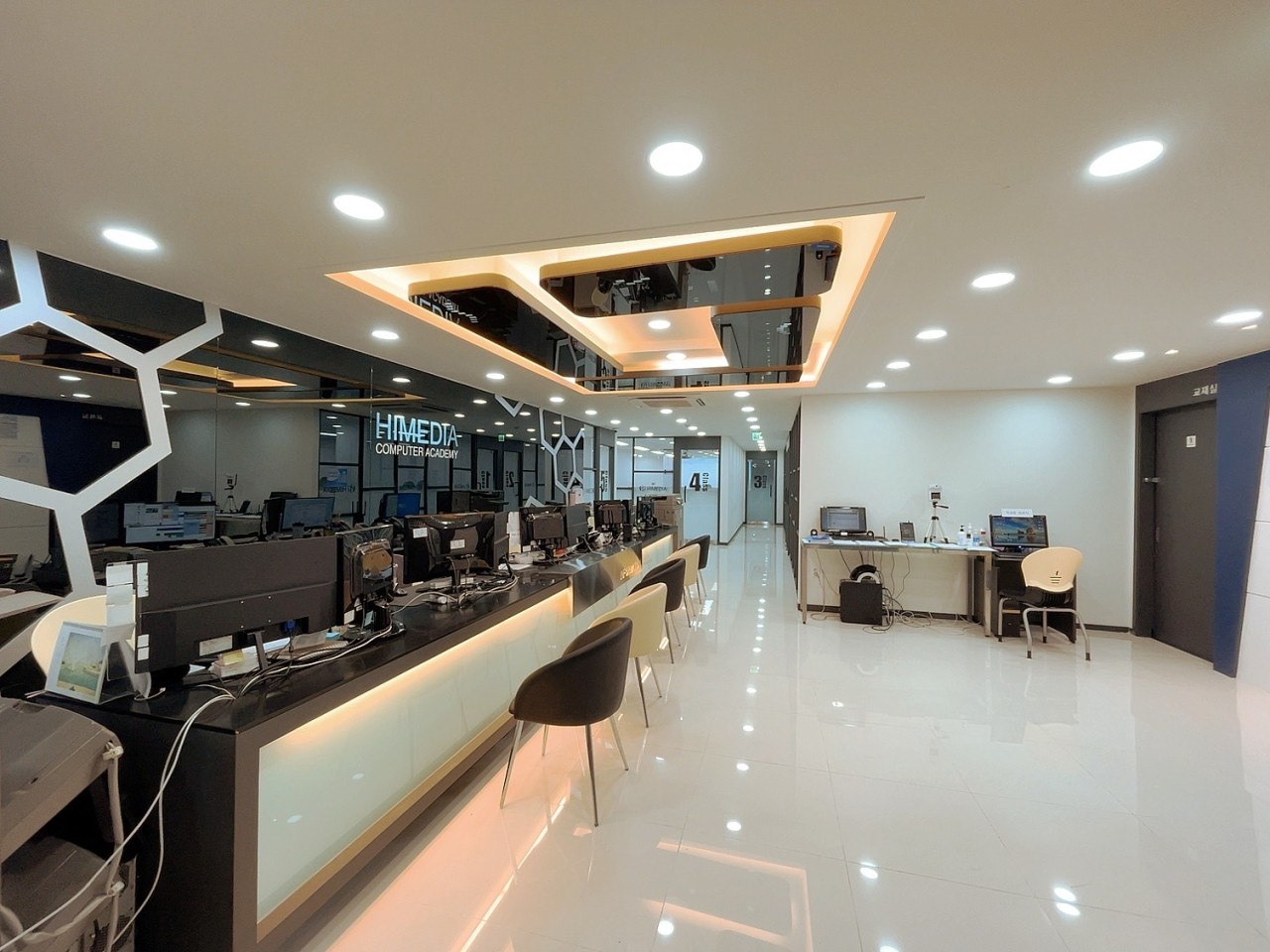 Download free bootstrap 4 landing page, free boootstrap 4 templates, Download free bootstrap 4.1 landing page, free boootstrap 4.1.1 templates, ollie Landing page